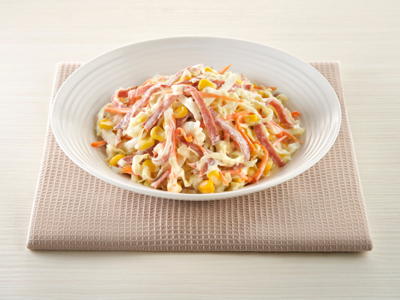 Salad Coleslaw dengan Smoked Beef