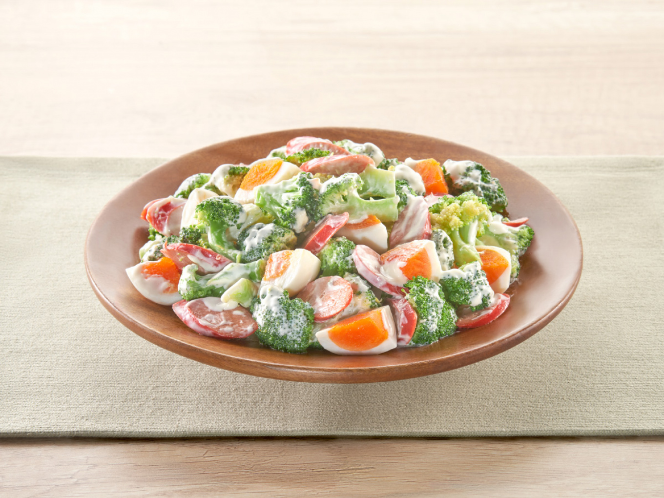 Salad Brokoli Campur Telur dan Sosis